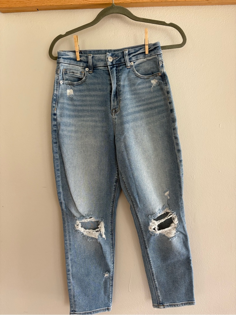 American Eagle Outfitters Light Blue Distressed Mom Jeans